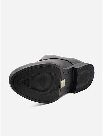 Sapatos derby com fivelas