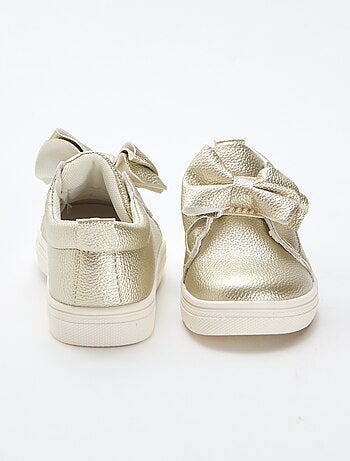 Sapatos dourados slip-on / sem atacadores com laços fantasia