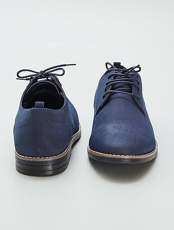 Sapatos urbanos em camurça sintética