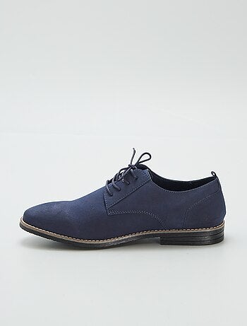 Sapatos urbanos em camurça sintética