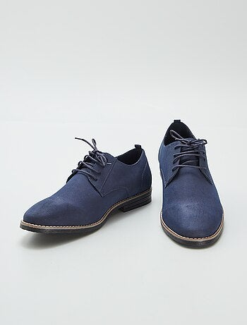 Sapatos urbanos em camurça sintética