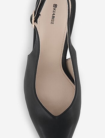 Scarpins de bico fino em imitação de pele