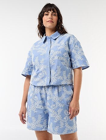 Short com bordados florais