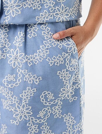 Short com bordados florais