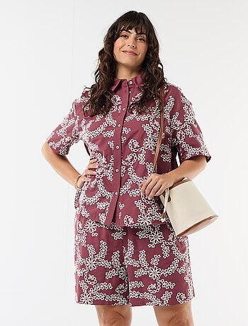 Short com bordados florais