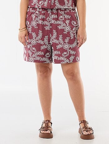 Short com bordados florais