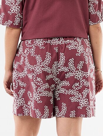 Short com bordados florais