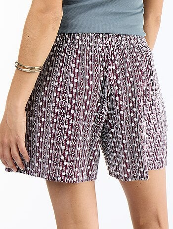 Short com bordados na cintura elástica