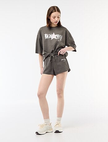 Short curto em french terry com inscrição