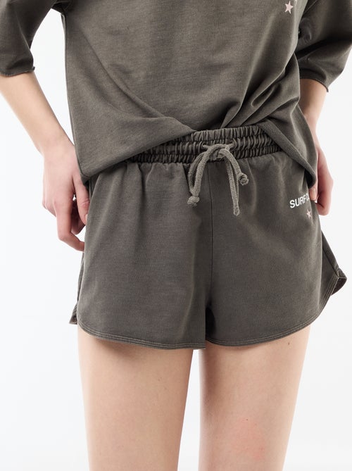 Short curto em french terry com inscrição - Kiabi