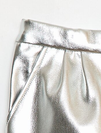 Short curto em imitação de couro