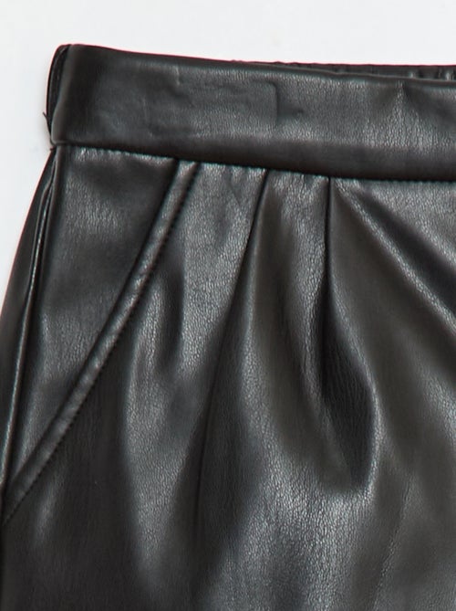 Short curto em imitação de couro - Kiabi