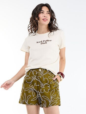 Short de cintura padrão com bordados