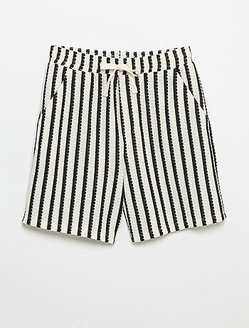 Short de croché às riscas