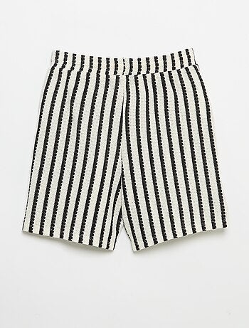 Short de croché às riscas
