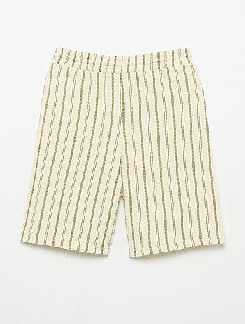 Short de malha às riscas