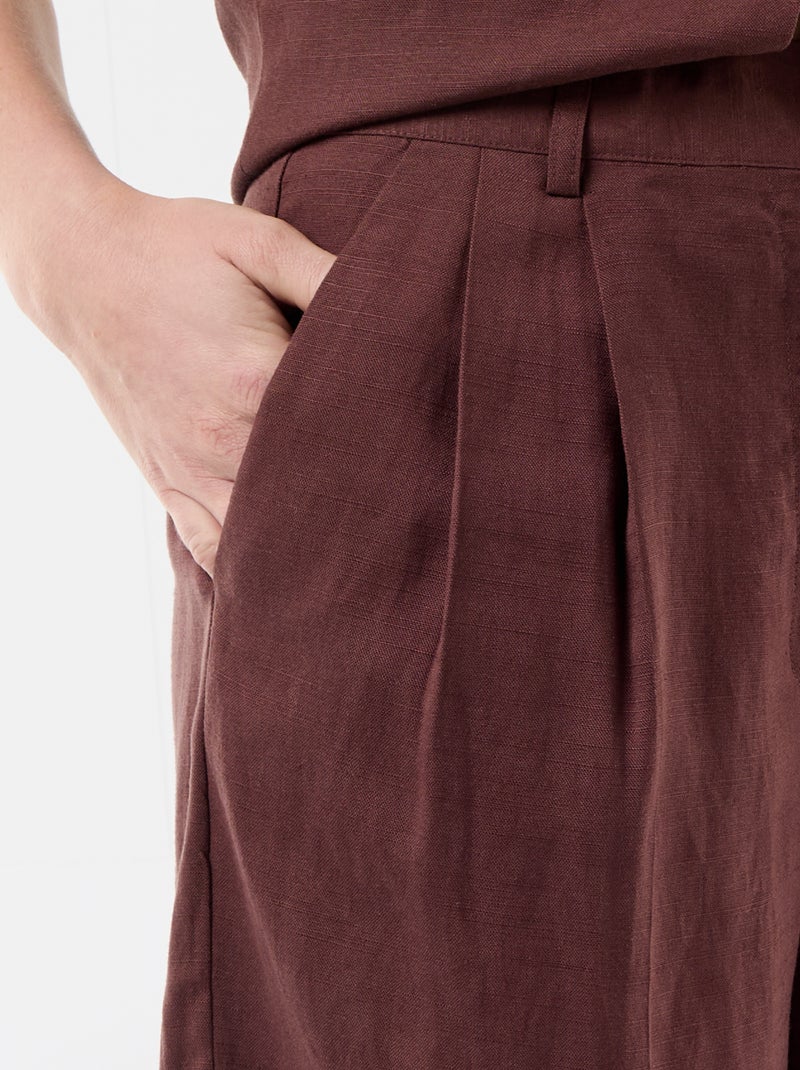 Short Largo com Pregas Castanho - Kiabi
