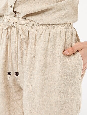 Short leve com 2 bolsos em linho misto