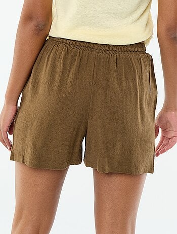 Short leve com 2 bolsos em linho misto