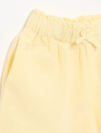 Short liso com laço fantasia
