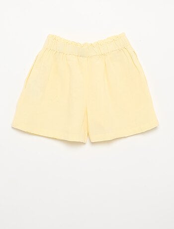 Short liso com laço fantasia