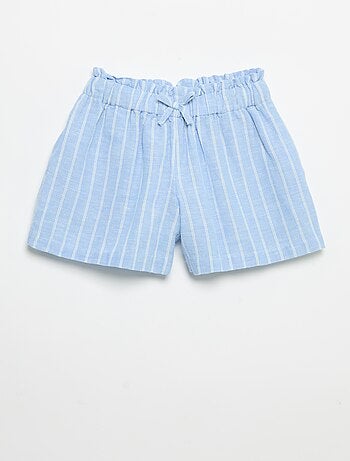 Short liso com laço fantasia