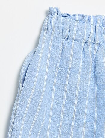 Short liso com laço fantasia
