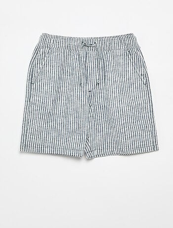 Short listrado leve em mistura de linho