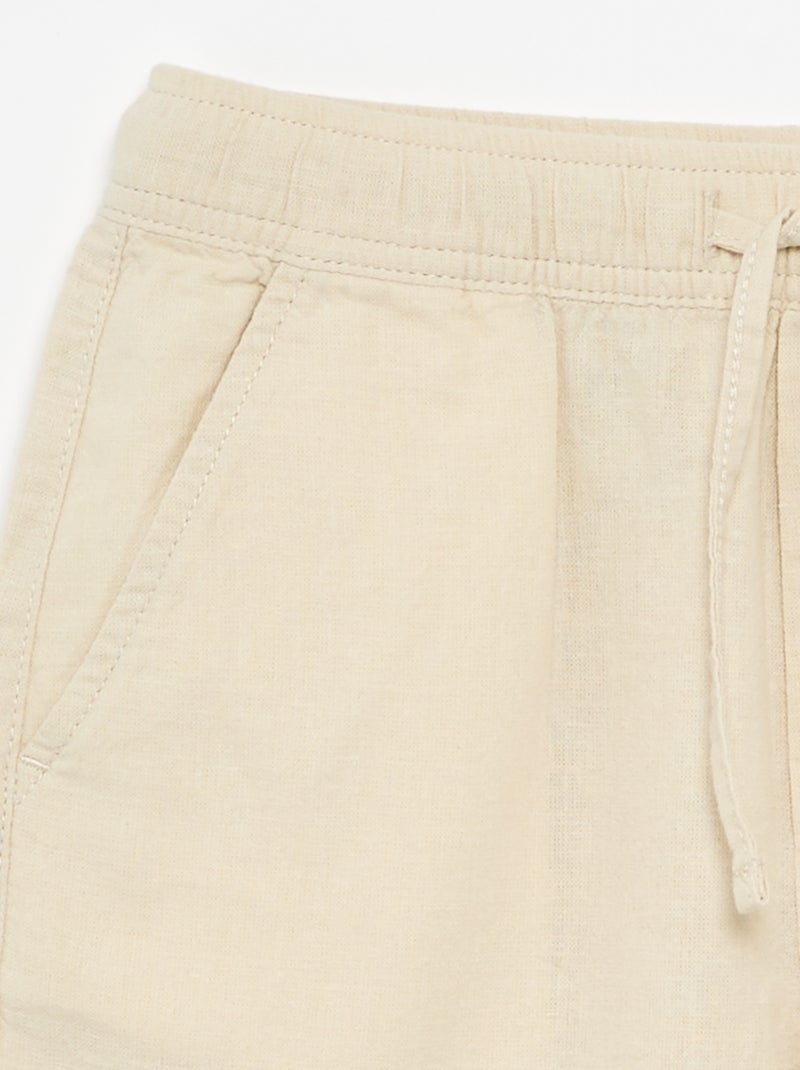 Short listrado leve em mistura de linho Bege - Kiabi