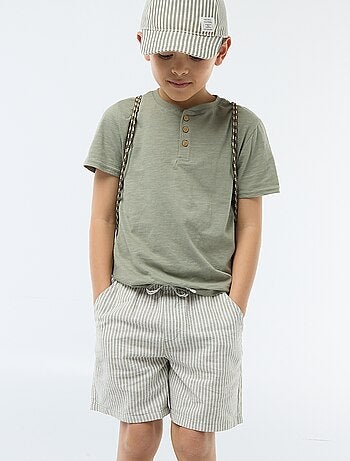 Short listrado leve em mistura de linho