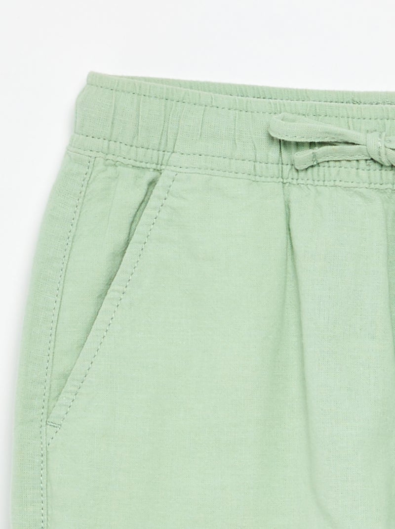 Short listrado leve em mistura de linho Verde - Kiabi