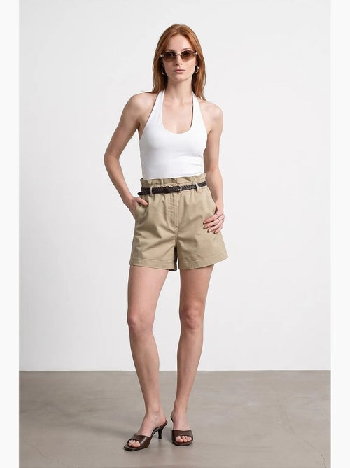 Shorts chino de cintura alta com cinto dilvin - Kiabi Shorts chino de cintura alta com cinto dilvin - Kiabi