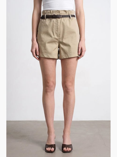 Shorts chino de cintura alta com cinto dilvin - Kiabi Shorts chino de cintura alta com cinto dilvin - Kiabi