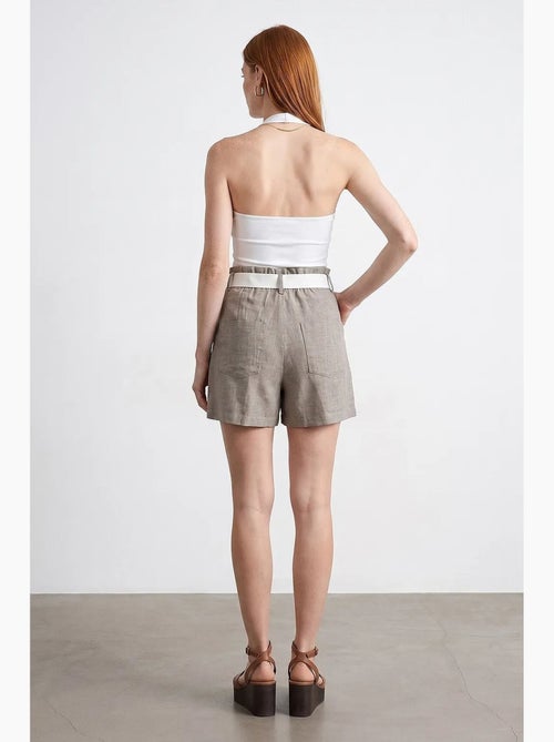 Shorts de alfaiataria de perna larga de cintura alta dilvin - Kiabi Shorts de alfaiataria de perna larga de cintura alta dilvin - Kiabi