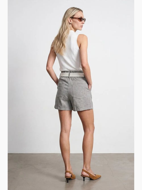 Shorts de alfaiataria de perna larga de cintura alta dilvin - Kiabi Shorts de alfaiataria de perna larga de cintura alta dilvin - Kiabi