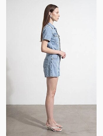 Shorts jardineira em denim com gola de camisa dilvin