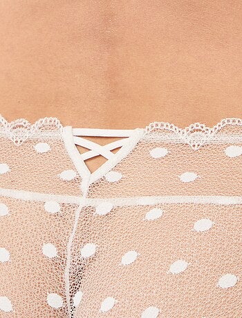 Shorty de renda com bolinhas