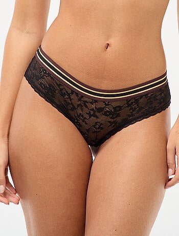 Shorty em renda com elástico brilhante na cintura