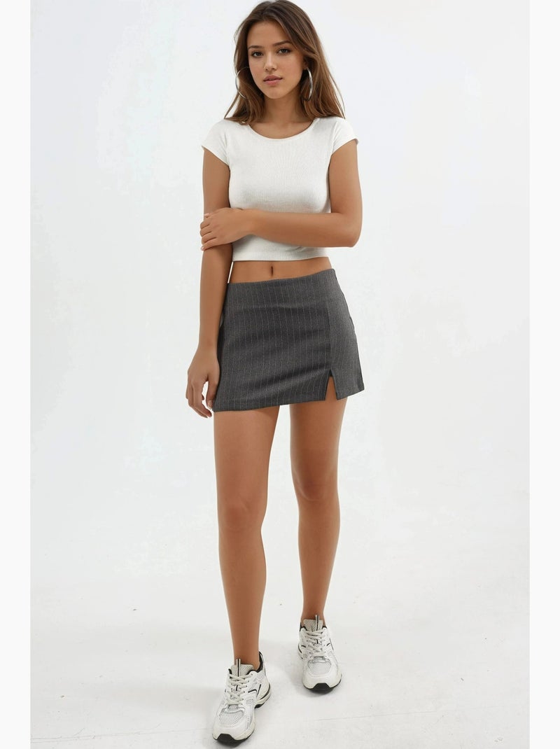 Skorts mini às riscas com detalhe de racha hiccup Cinza escuro - Kiabi