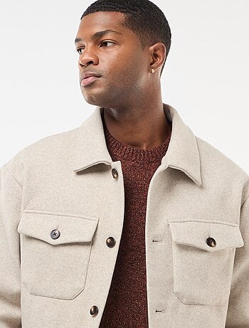 Sobrecamisa com 2 bolsos com aba abotoados no peito