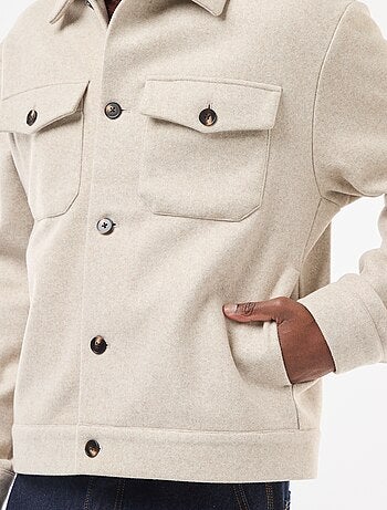 Sobrecamisa com 2 bolsos com aba abotoados no peito