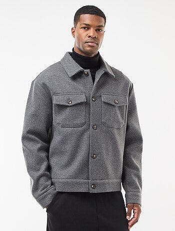 Sobrecamisa com 2 bolsos com aba abotoados no peito