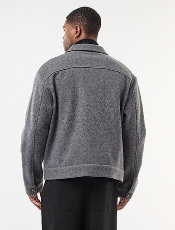 Sobrecamisa com 2 bolsos com aba abotoados no peito