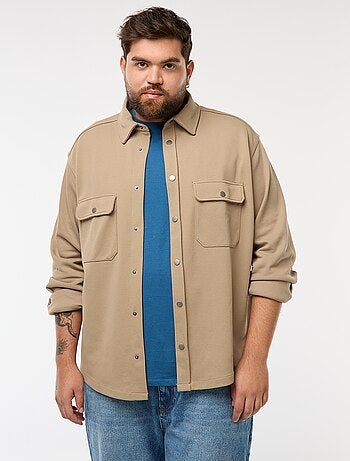 Sobrecamisa em material piqué com abertura de botões de pressão