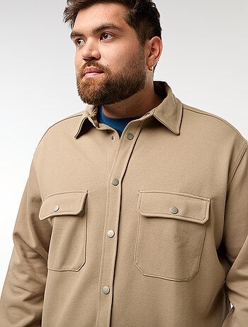 Sobrecamisa em material piqué com abertura de botões de pressão