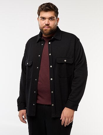 Sobrecamisa em material piqué com abertura de botões de pressão