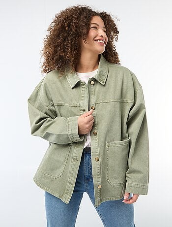 Sobrecamisa em sarja com 2 bolsos aplicados