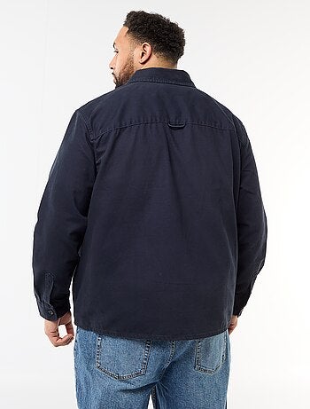 Sobrecamisa em sarja com bolsos de peito com aba