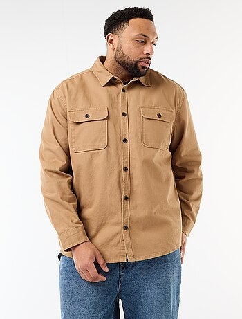 Sobrecamisa em sarja com bolsos de peito com aba