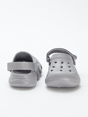 Socas de plástico moldado com tira de velcro